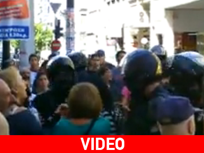 Βίαιη συμπεριφορά αστυνομικών κατά διαδηλωτών